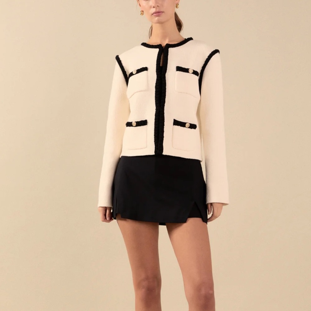 987 A • Ivory & Black Thick Boucle Knit Lady Jacket w/Pockets & Gold Buttons - Picture 1 of 8